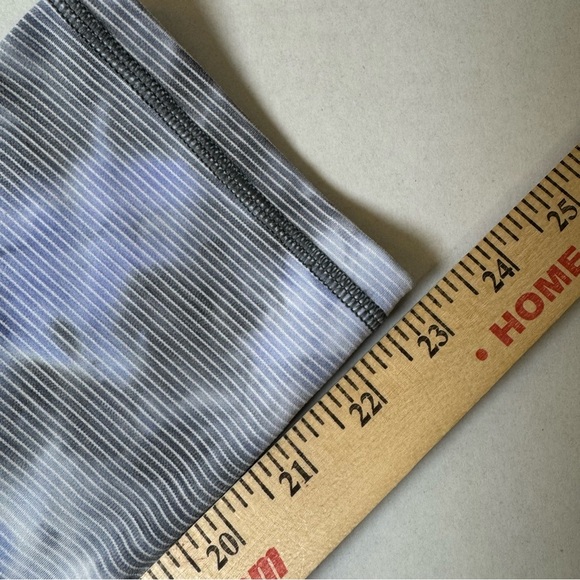 Athleta Salutation Stash Pocket II Capri Leggings - Picture 5 of 6